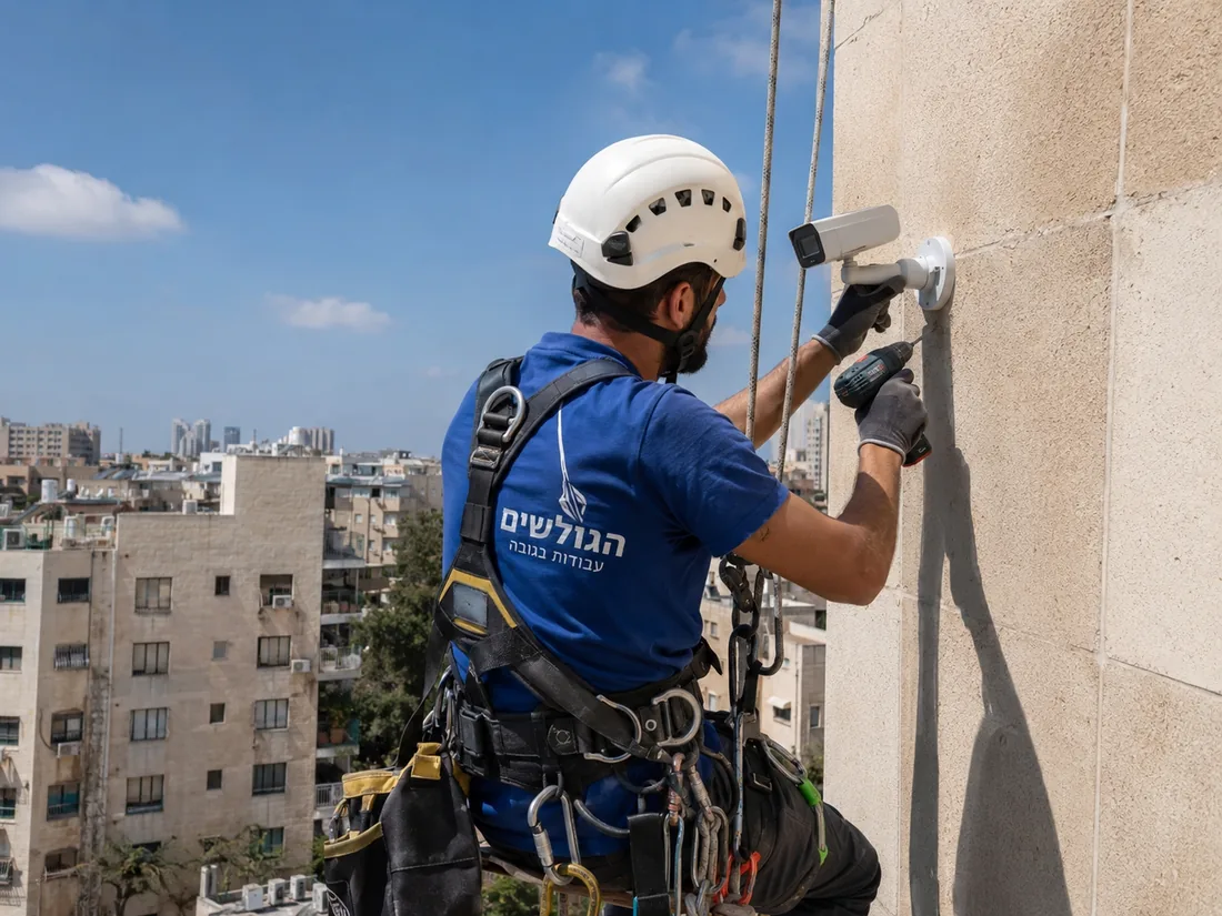 התקנת מצלמה בגובה